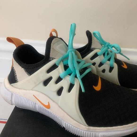 Nike Shoes - Picture 2 of 8